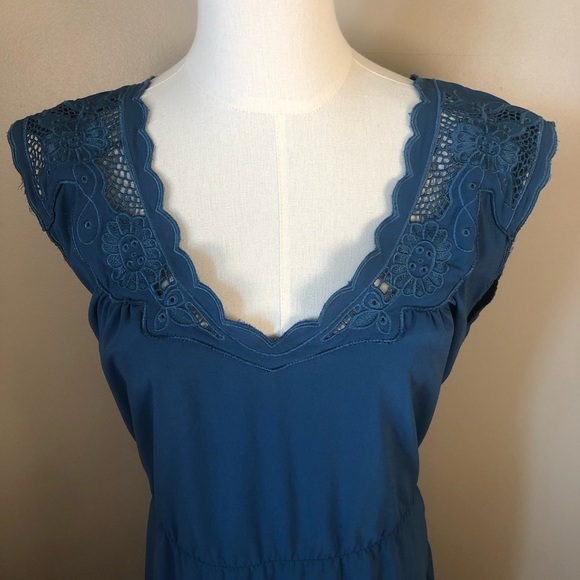 Akualani Lined Blue Dress with Lace Accent & Tieback Size L - Picture 3 of 11